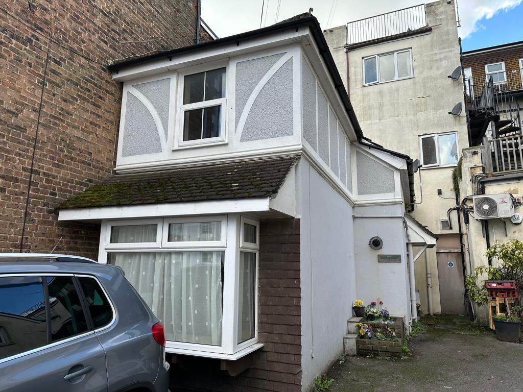 Lot: 18 - TWO-BEDROOM SEMI-DETACHED FOR INVESTMENT - Outside of Property